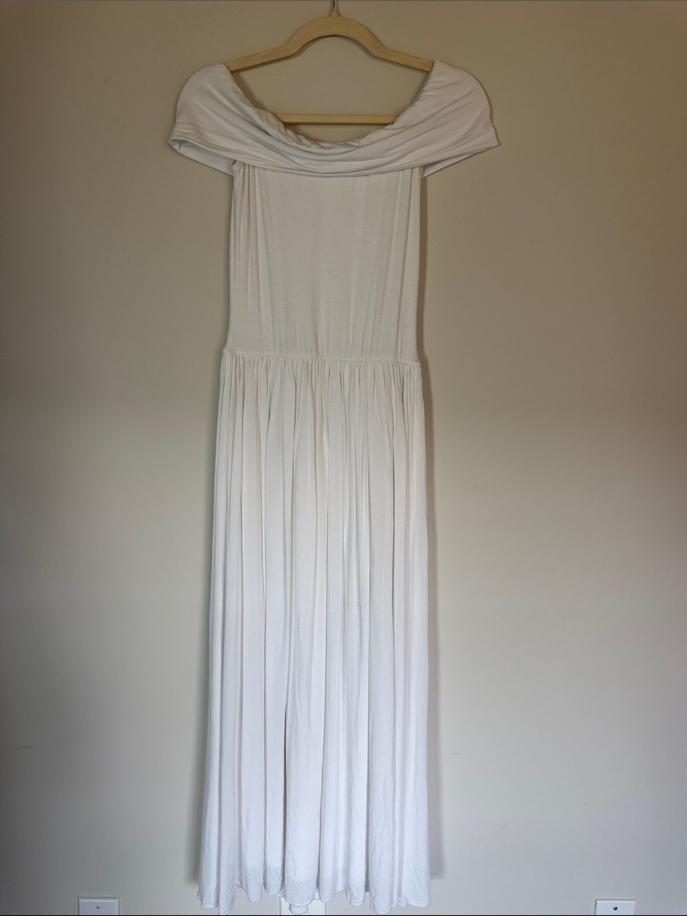 See You Monday White Off-Shoulder Maxi Dress size M